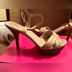 *LIKE NEW*Sz 10*Vince Camuto* heels.